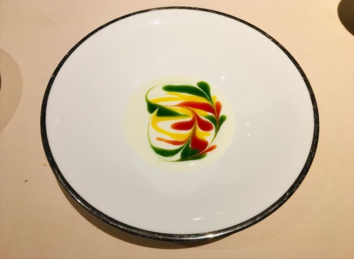 皿の上の自然　イルガストロサラ